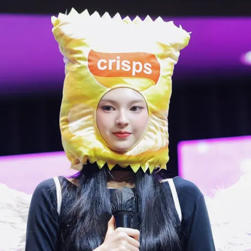 creator momo k-pop's avatar