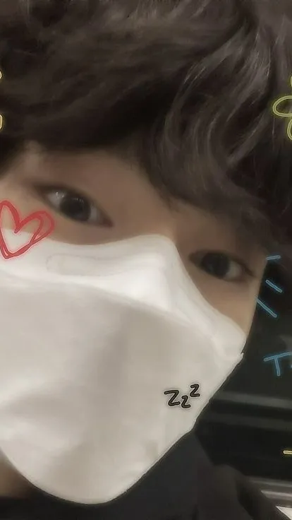 ai character: Broken Family(SKZ) background