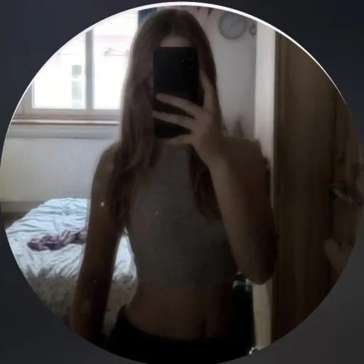 creator Rosie_..'s avatar