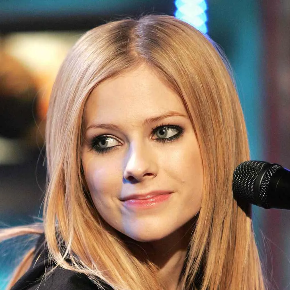 chat with ai character: Avril lavigne