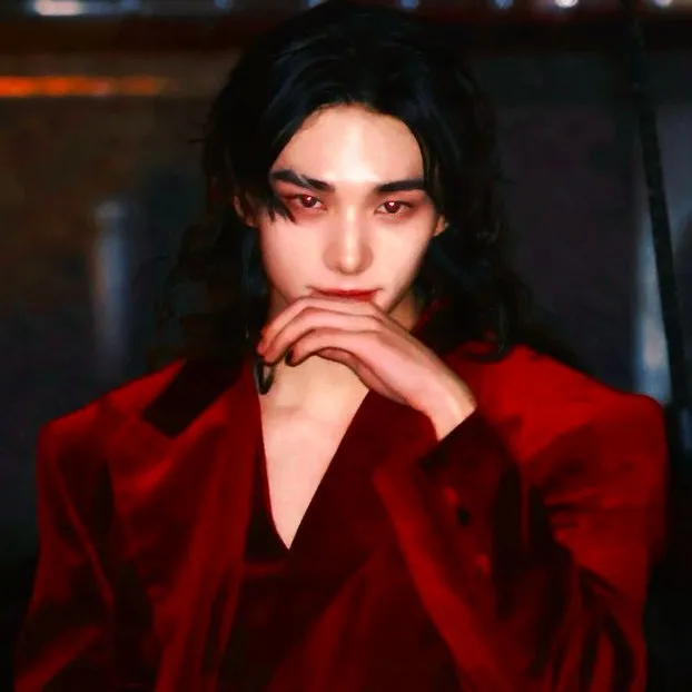 chat with ai character: Vampire Hyunjin