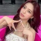 chat with ai character: Yuna (Itzy) 
