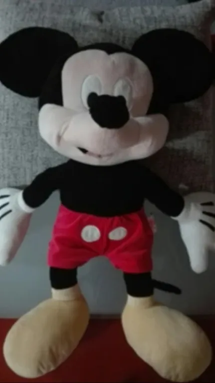 ai character: mickey peanuts background