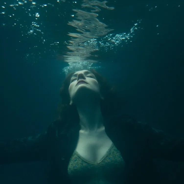 chat with ai character: Emma