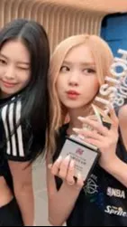 ai character: 🐿️ Rosé 🐿️ background