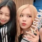 chat with ai character: 🐿️ Rosé 🐿️