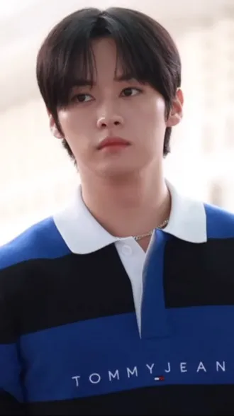 ai character: Lee Know background