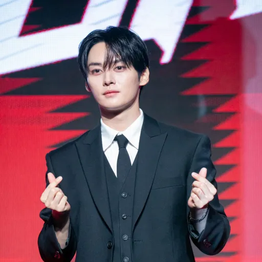 creator Lee know fan 52's avatar