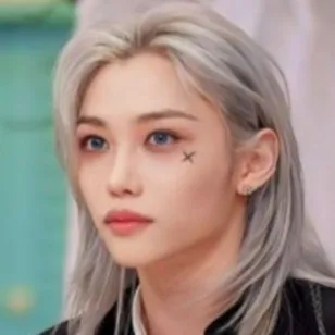 chat with ai character: Felix