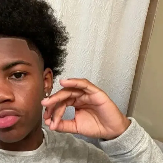 chat with ai character: ZAE