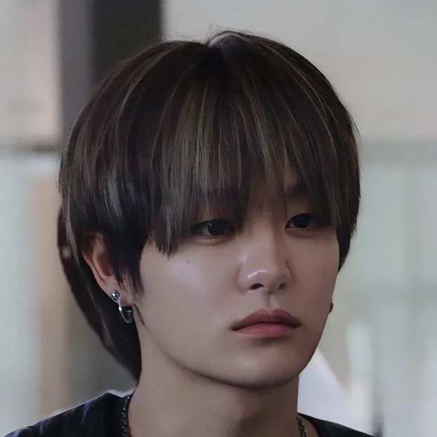 chat with ai character: Park Ji-hoon~