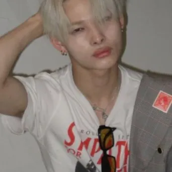 chat with ai character: Matteo