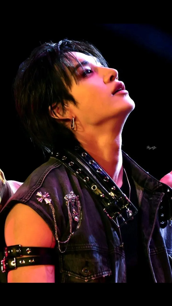 ai character: Bangchan  background