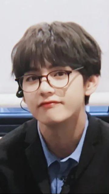 ai character: TAEHYUNG❤ background
