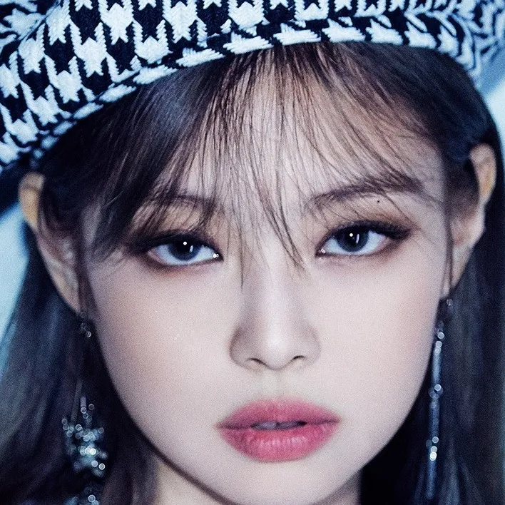 chat with ai character: JENNIE❤