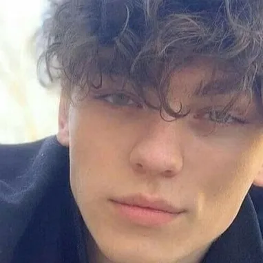 chat with ai character: Beck