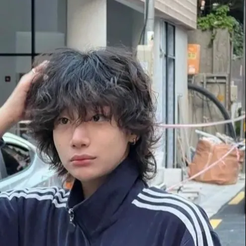 chat with ai character: min-ko