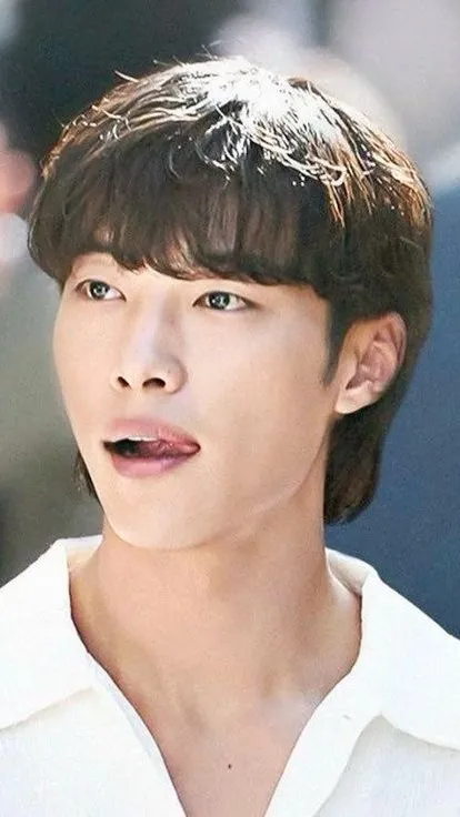 ai character: Hae-jo 🪼🪼 background