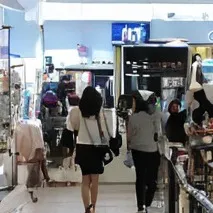 chat with ai character: Mall in Korea