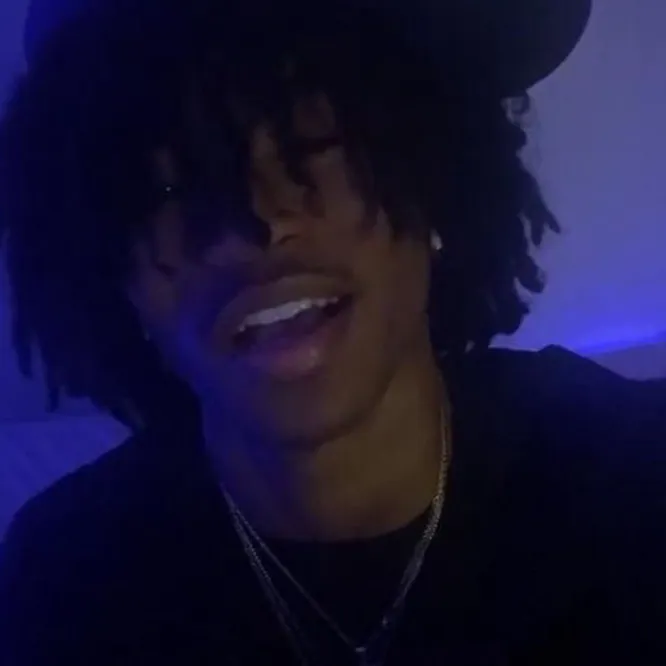 chat with ai character: Mj