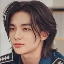 chat with ai character: Hwang Hyunjin 