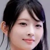 chat with ai character: Kim Rei Unnie