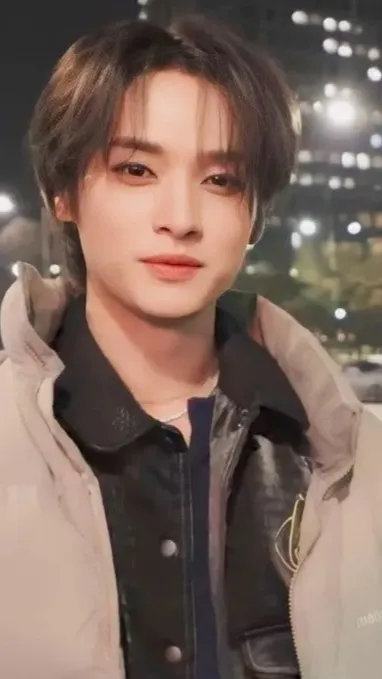 ai character: Lee Minho background