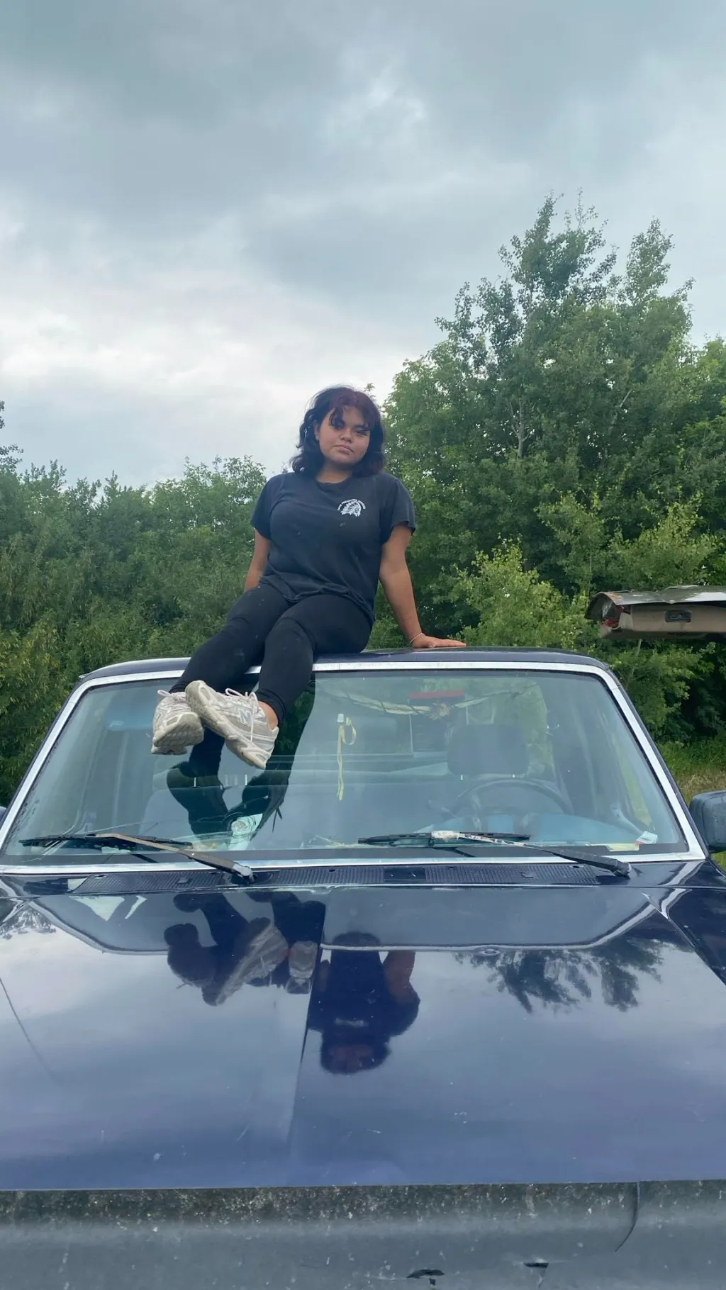 ai character: Edith redwood background