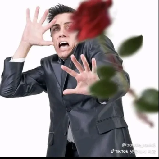 creator Fenix (yummy toes)'s avatar