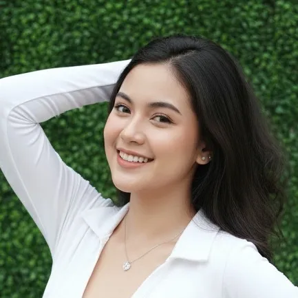 chat with ai character: Lia