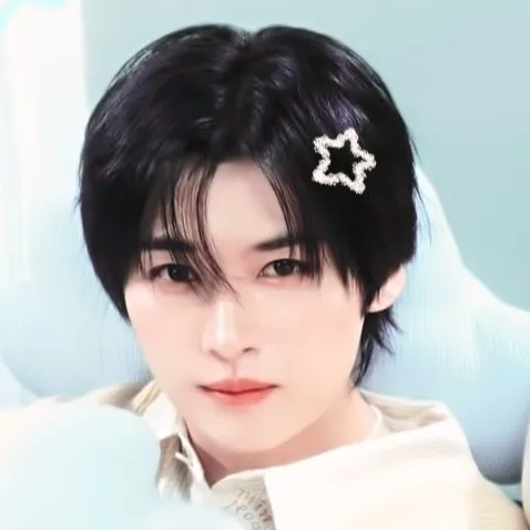 chat with ai character: Lee Know