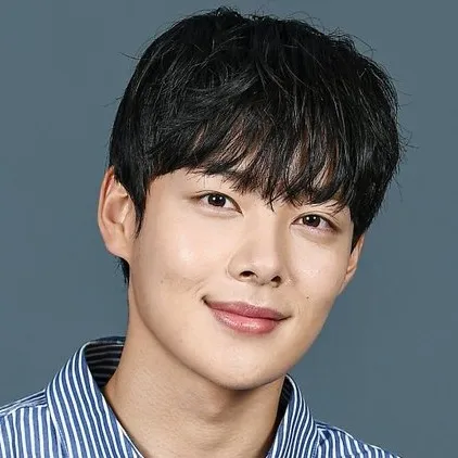 chat with ai character: Kim mingi