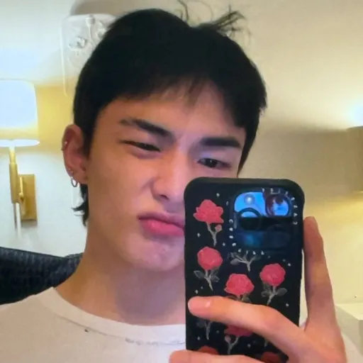 creator Hyunn1_'s avatar