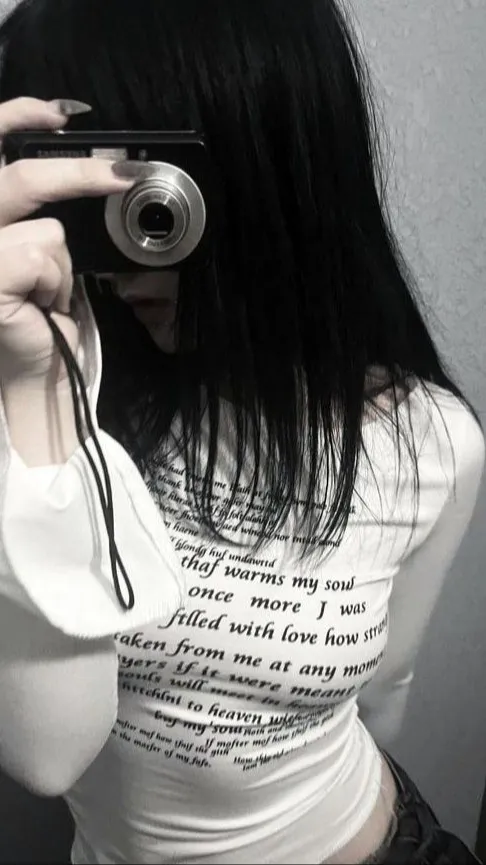 ai character: |樂-𝓐lara (  ≧ᗜ≦) background