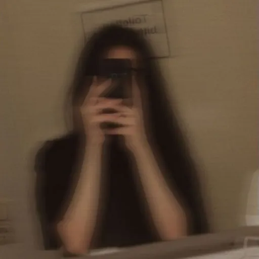 creator wierd girl's avatar