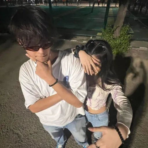 creator wierd girl's avatar