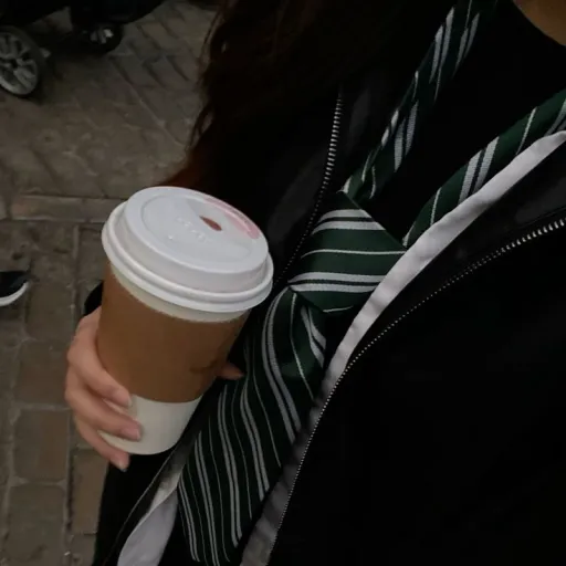 creator wierd girl's avatar