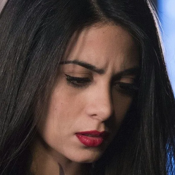 chat with ai character: Isabelle Lightwood