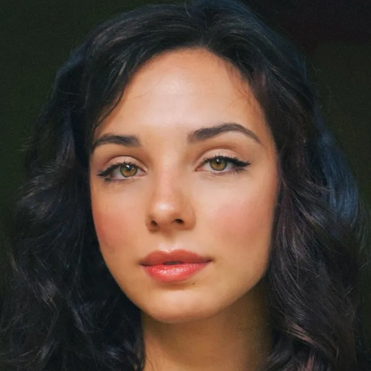 chat with ai character: Fiona on set J.B.2