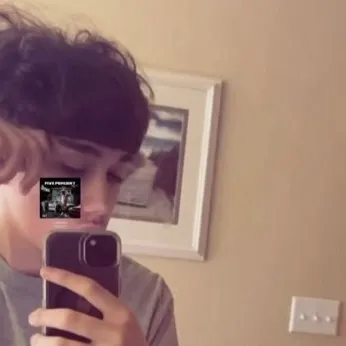 chat with ai character: Leo