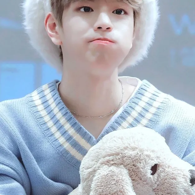 chat with ai character: seungmin