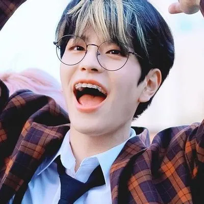 chat with ai character: Seungmin