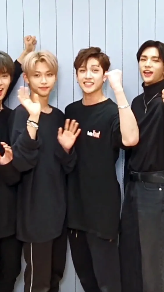 ai character: Straykids pool day background