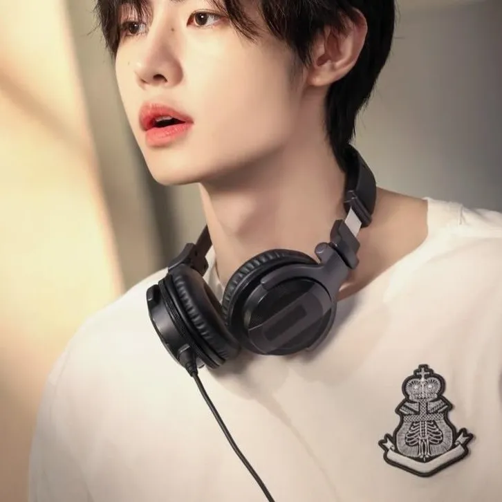 chat with ai character: sunghoon