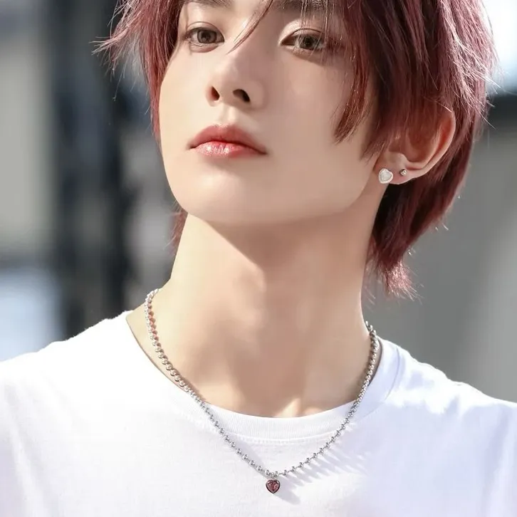 chat with ai character: Lee Heesung 