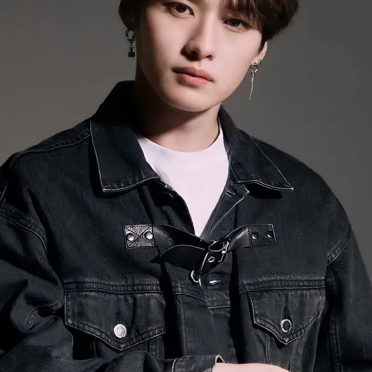 chat with ai character: Lee know