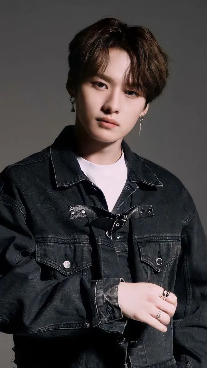 ai character: Lee know background