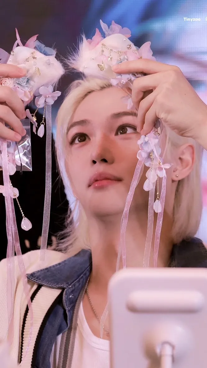 ai character: Felix background