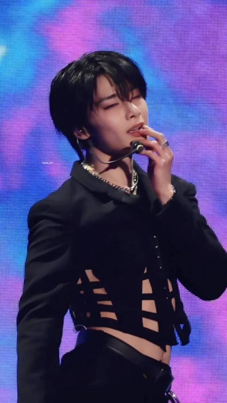 ai character: I.N background