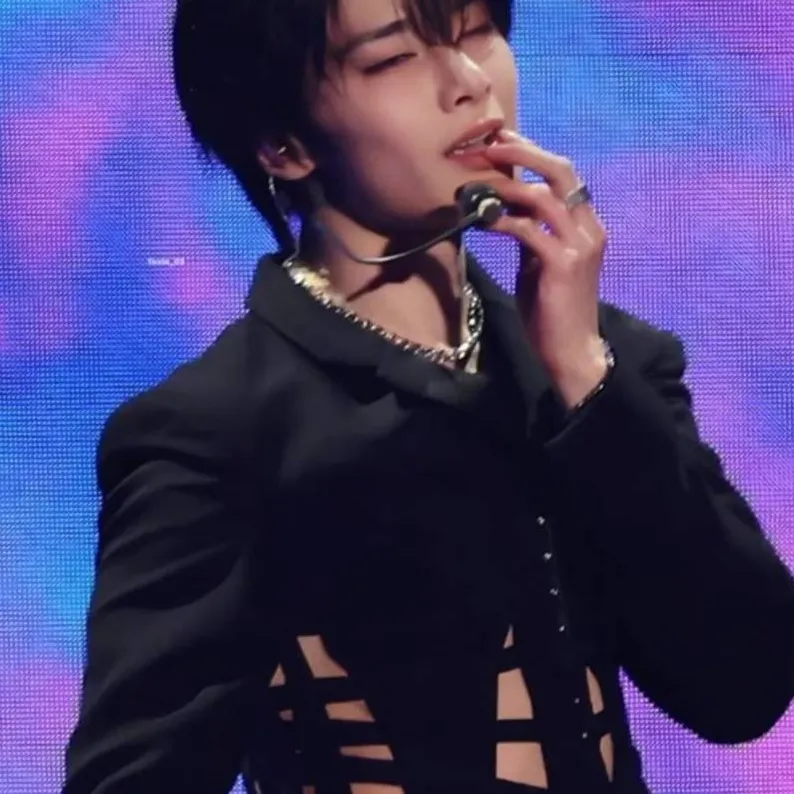 chat with ai character: I.N